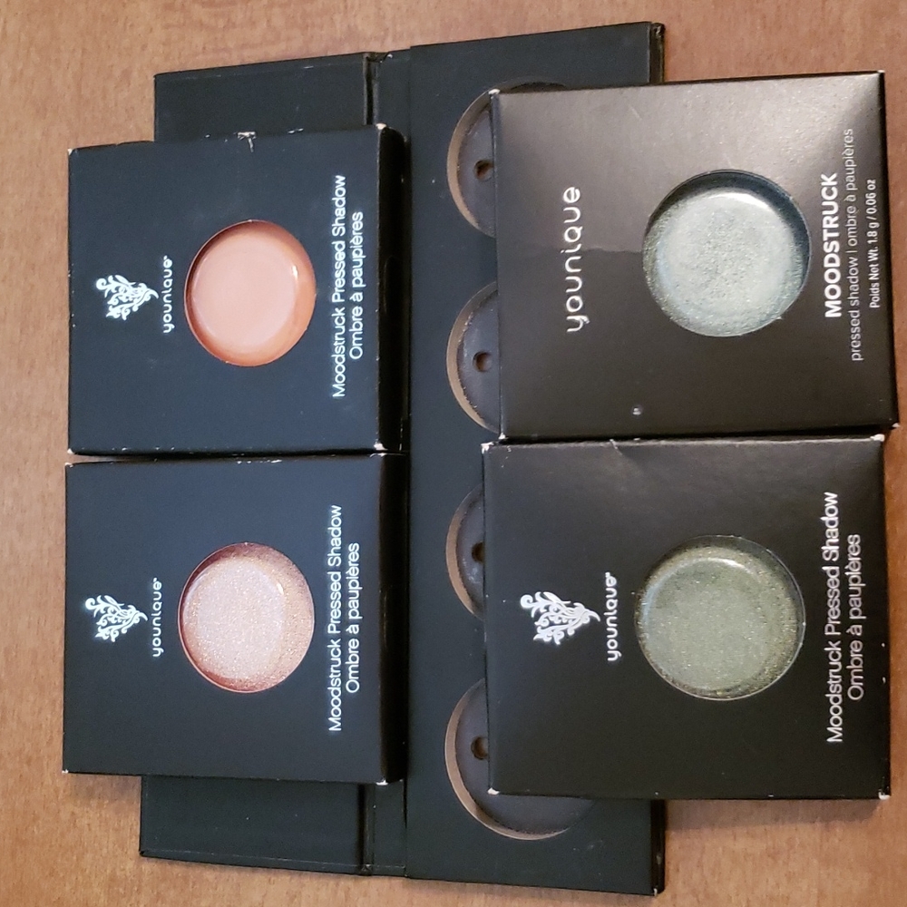 Younique quad palette with eyeshadows
